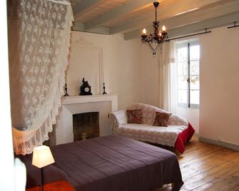 Grand XVIII House 10 People 45 Km Beaches - Saint-Hilaire-de-Villefranche - Chambre