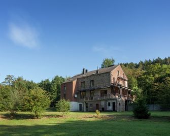Spacious holiday home with roofed terrace - La Gleize - Gebäude