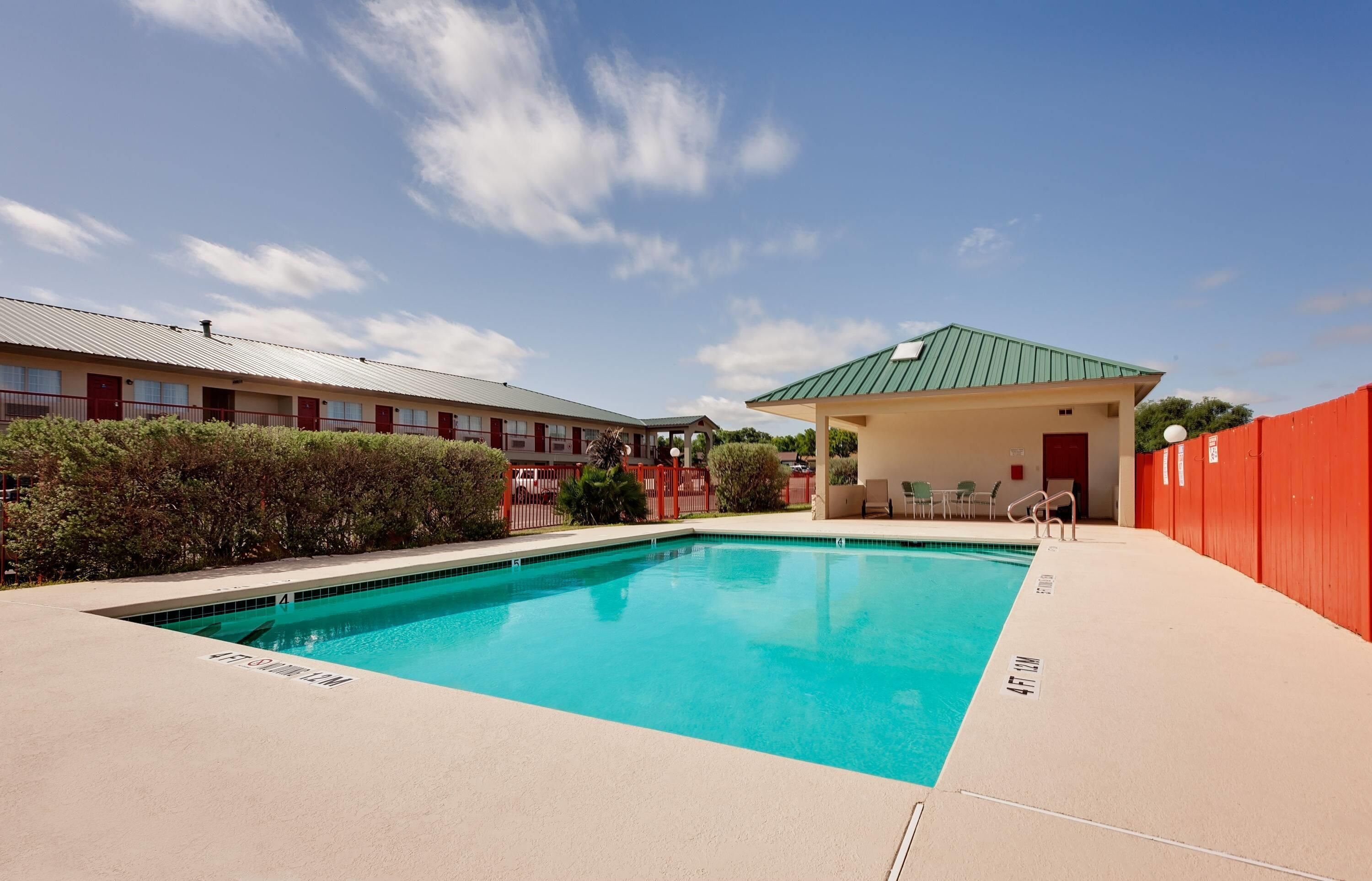 Days Inn by Wyndham San Angelo - San Angelo - Bể bơi
