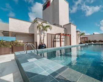 814 - Aluguel Apto 2 suites Bombinhas SC - Bombinhas - Pool