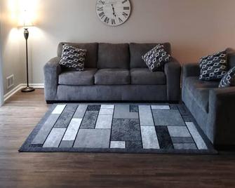 ^^^lakeside Luxury Townhome 3bdrms / 2.5bthrm / 2car Garage!!!^^^ - Commerce Township - Living room