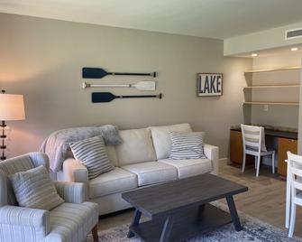 Condo on the Lake - Lake Oswego - Living room