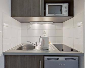 Adagio Access Tours - Tours - Kitchen