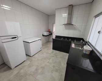 Casa Aruanã 5 Suites - Aruanã - Cozinha