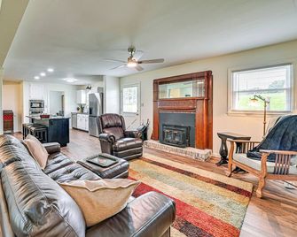 11 Mi to Danville: Family Home in Lancaster - Lancaster - Sala de estar