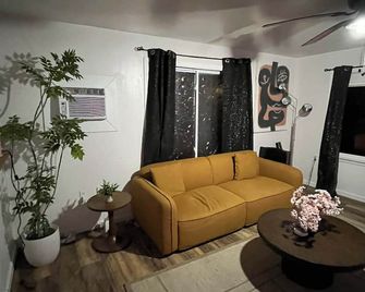 Cozy 2-bedroom house in welcoming Poplar Bluff - Poplar Bluff - Soggiorno