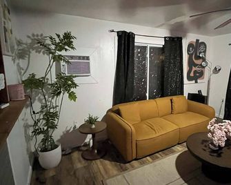 Cozy 2-bedroom house in welcoming Poplar Bluff - Poplar Bluff - Sala de estar