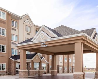 Microtel Inn & Suites by Wyndham West Fargo Medical Center - West Fargo - Building