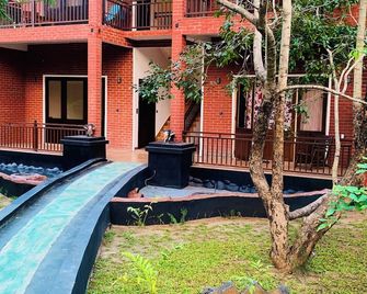 Sigiriya Cashew Palace Resort - Sigiriya