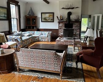 Open Space Antique whist Hall built in 1800 - Falmouth - Wohnzimmer