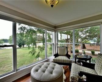 Paradise - Lakefront / Boat Dock - Cumming - Living room