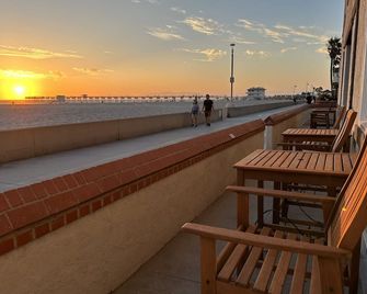 The Vurpillat - Hermosa Beach - Балкон