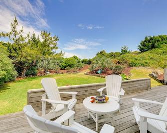 Atlantic Beach Condo - Walk to Beaches! - Atlantic Beach - Patio