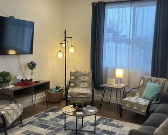 Cozy, Modern home in Lindon. - Lindon - Living room