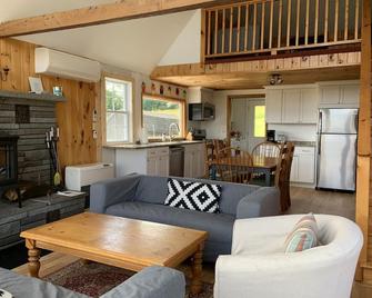 Mountain Chalet with Breathtaking Panoramic Views - Fleischmanns - Sala de estar
