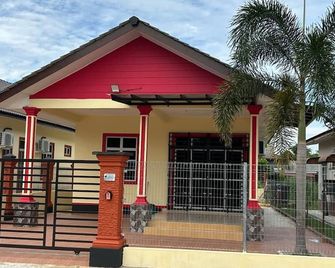 Homestay Adilah D - Machang - Building