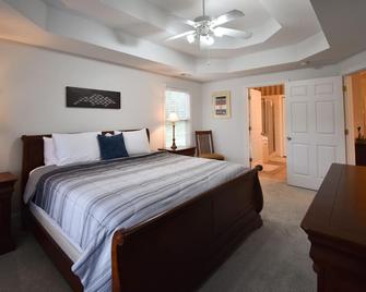 Lakeview Dreams - Young Harris - Bedroom
