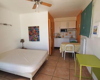 Neighborhood Mugel-Figuerolles Quiet Terrace, Private Parking- - La Ciotat - Chambre