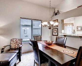 Modern, Serene and Beautiful 2 bedroom home, with amazing deck. - 271 Tamarack - Cromberg - Sala pranzo