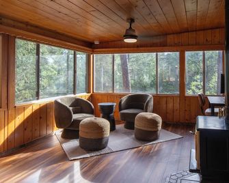 Dancing Pines Cabin - Prescott - Living room
