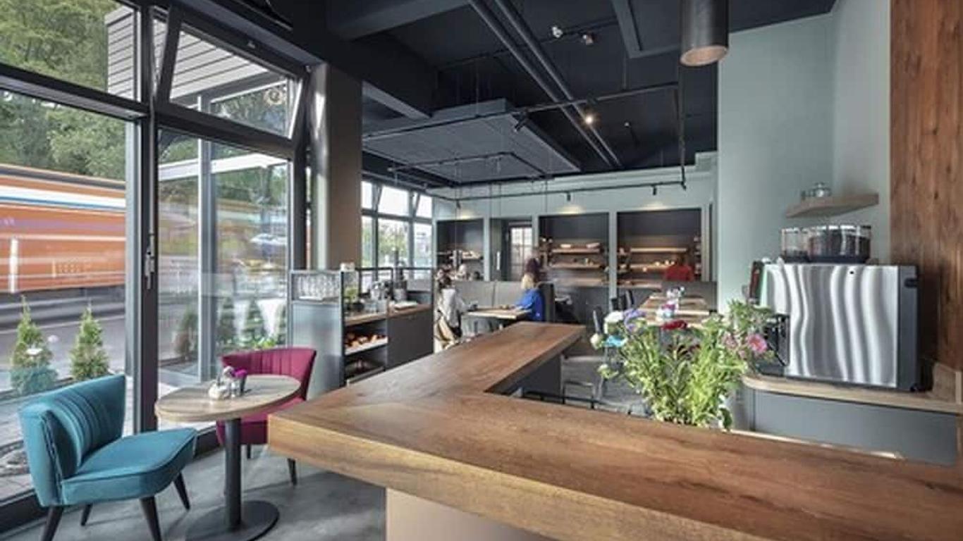 Ecome Hotel