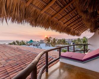 Hotel Rockaway - Puerto Escondido - Patio