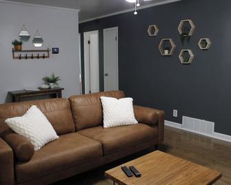 Rustic Hive - Wyoming - Casper - Living room