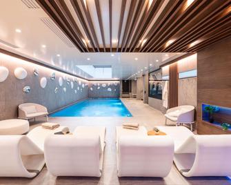 نوفوتل دوفيل بلاج - دوفيل - حوض السباحة