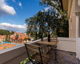 Upperhouse Suites & More - Brasov - Varanda