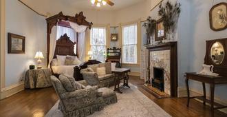 The Empress of Little Rock - Little Rock - Living room