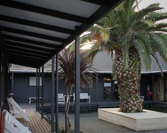 Hugo & Carters Backpackers & Motel - Tauranga - Patio