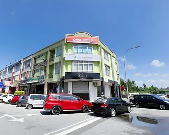 OYO 89902 Semerah Suites Homestay - Pontian Kechil - Gebäude