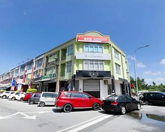 OYO 89902 Semerah Suites Homestay - Pontian Kechil - Gebäude