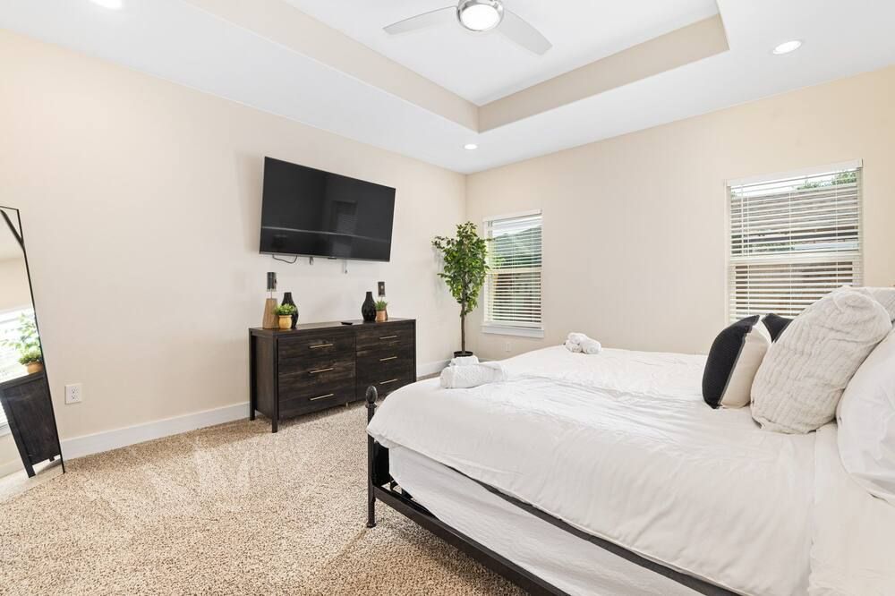 Spacious Modern Chic 5BR Home in Dallas - 9 Beds! - Dallas - Quarto