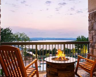 Chateau On The Lake Resort Spa And Convention Center - ברנסון - מרפסת