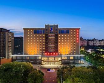 Fugang Hotel(Xuchang College High Speed Rail East Station Store) - Xuchang - Edificio