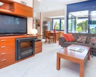 Holiday Home Crystal by Interhome - Platja d'Aro - Wohnzimmer
