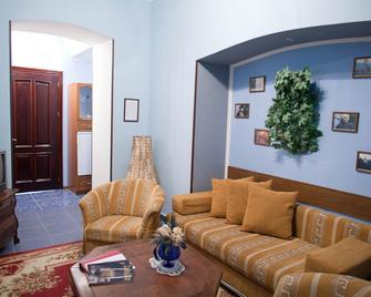Hetman Hotel - Kamianets-Podilskyi - Living room