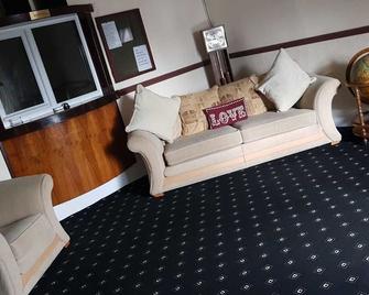 Lso Guest House - דמפרייס - סלון