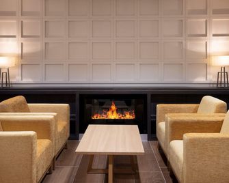 Ramada by Wyndham Leeds East - Leeds - Lounge