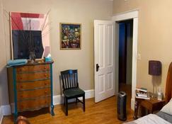Private bedroom in a cute old hardwood charm unit -next to Macalester college - Saint Paul - Serveis de l’habitació