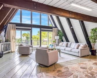 Picturesque views @ The Triple A-Frame - Woodstock