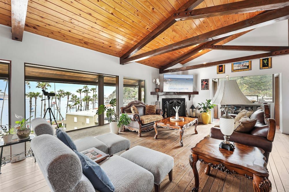 Hotel Catalina's Courtyard Garden Suites - אבלון - סלון