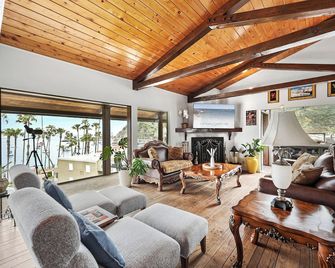 Hotel Catalina's Courtyard Garden Suites - אבלון - סלון