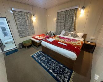Apple Valley Cottages - Lachung - Bedroom
