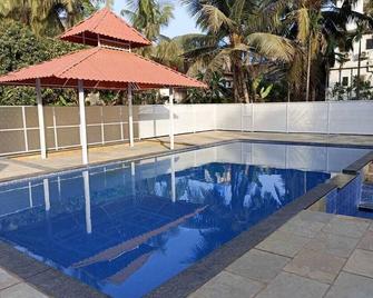 Atithi Farm House - Kāsīd - Pool