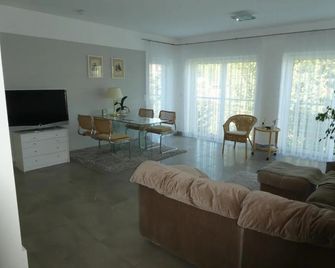 Großzugige,Zetrumsnahe Wohnung (Adults Only) - Dresde - Sala de estar