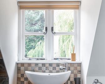 Oak Barn @ The Croft - Idyllic Luxury Barn Conversion near Knutsford, Cheshire. - Knutsford - Bathroom