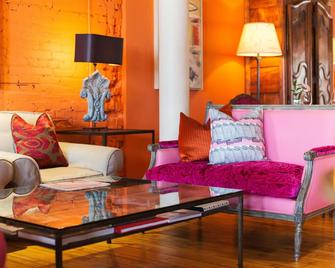 The Ivy at Verity - Toronto - Living room