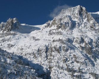 Romantic log cabin getaway with spectacular mountain views. STR AP 18-005 - June Lake - Property amenity